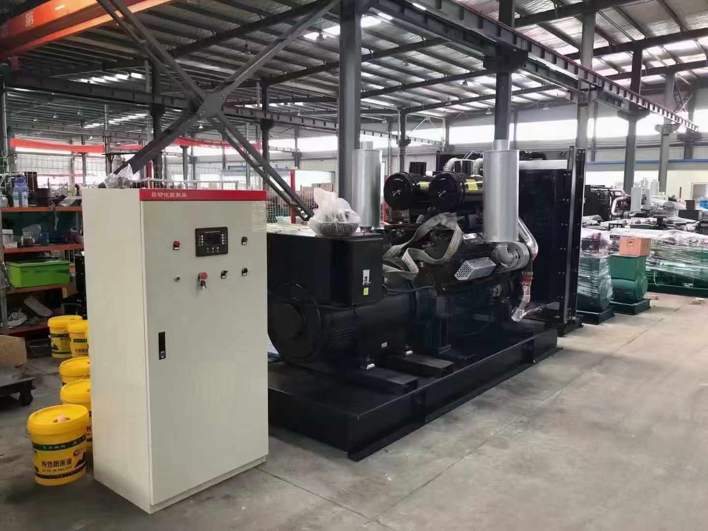 东区柴油发电机运行时的噪音和振动水平如何？