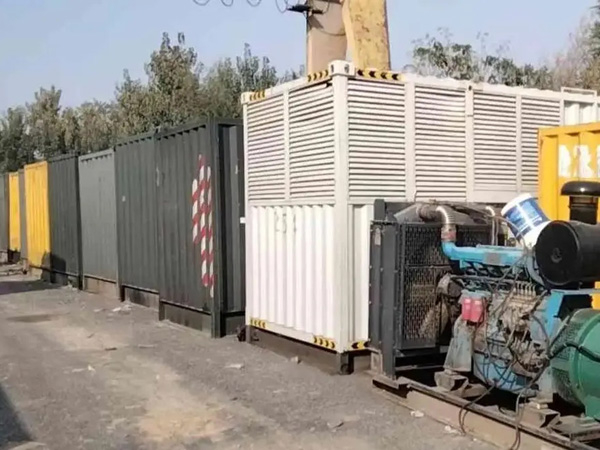 东区200KW柴油发电机机组每小时油耗是多少？